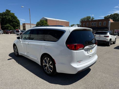 Used 2017 Chrysler Pacifica Limited FWD image 7