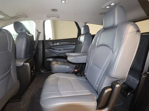 Used 2019 Buick Enclave Essence FWD image 14