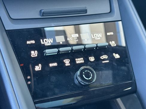 Used 2025 Porsche Macan 4S Electric AWD/4WD image 21