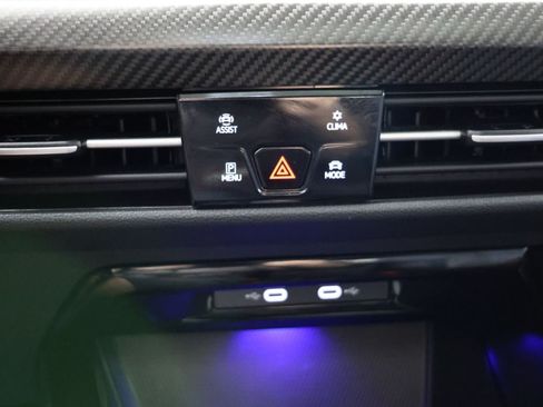 Used 2024 Volkswagen Golf R AWD/4WD image 30