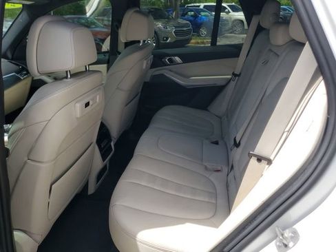 Used 2021 BMW X5 sDrive40i w/ M Sport Package image 11