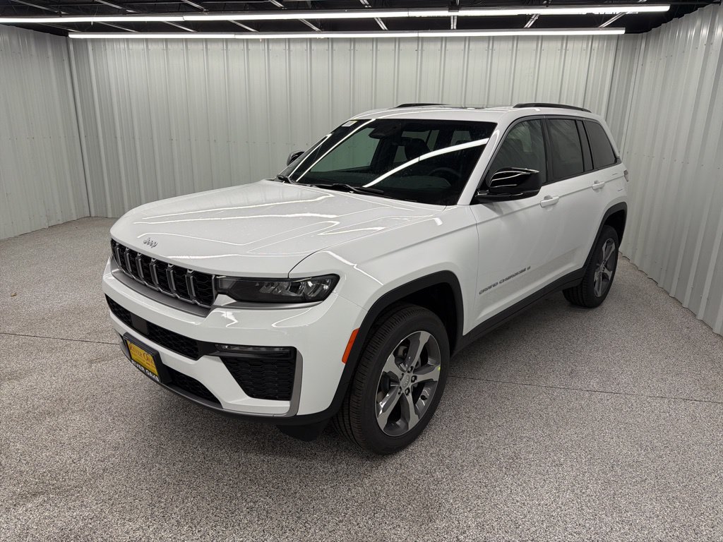 New 2026 Jeep Grand Cherokee Limited RWD image 3