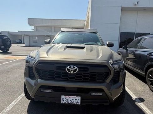 Used 2024 Toyota Tacoma TRD Sport AWD/4WD image 9