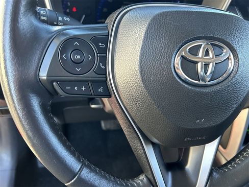 Used 2022 Toyota Corolla Cross XLE image 21