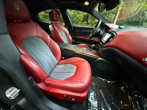 Used 2017 Maserati Ghibli S image 11