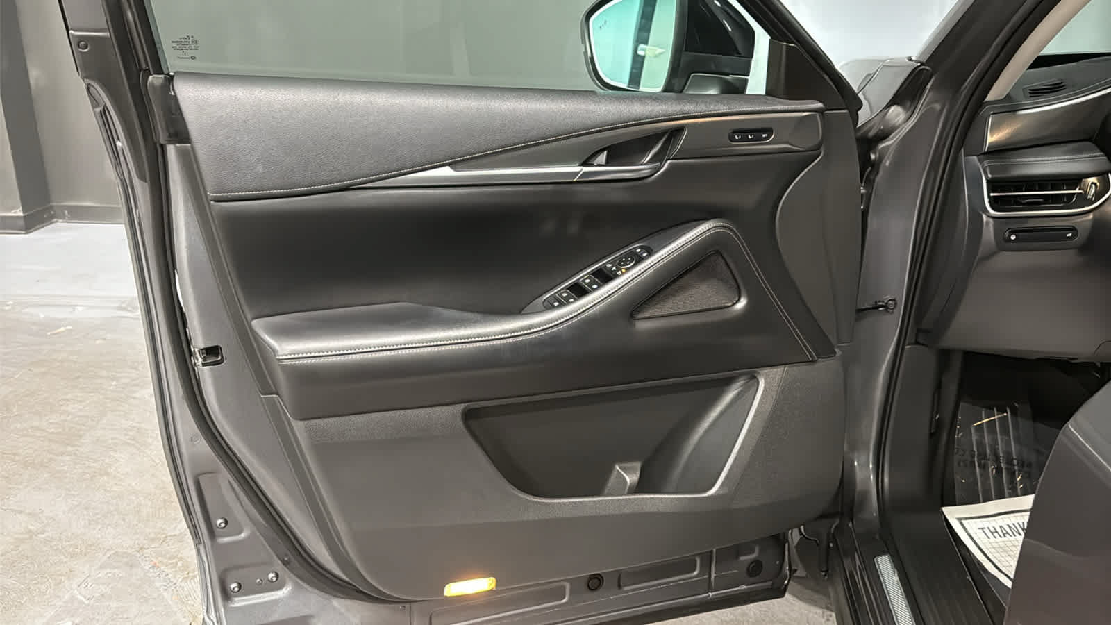 Used 2023 INFINITI QX60 Luxe w/ Cargo Package AWD/4WD image 9