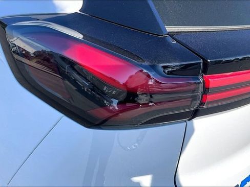 Used 2023 Chevrolet Bolt EUV Premier FWD image 28