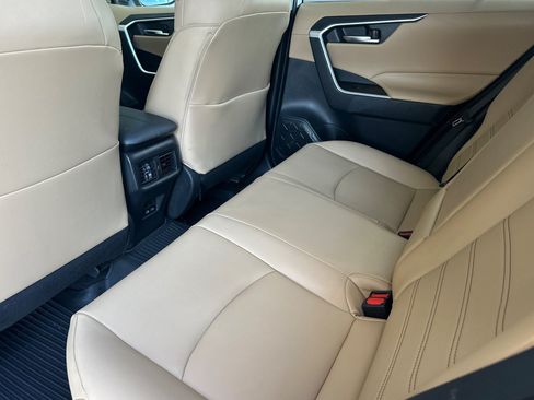 Certified 2022 Toyota RAV4 XLE Premium AWD/4WD image 11