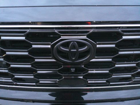 Used 2024 Toyota Sequoia Platinum image 3