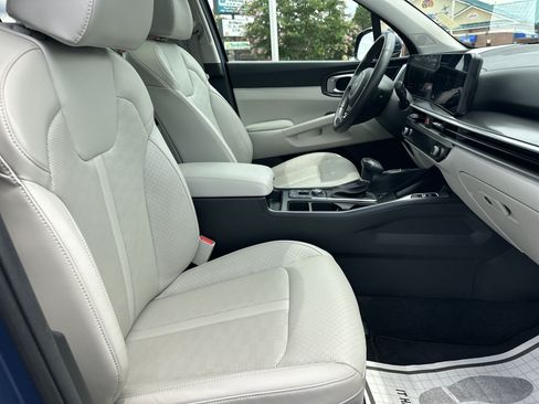 Used 2025 Kia Sorento S w/ Panoramic Sunroof Package FWD image 14