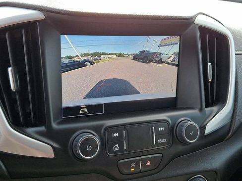 Used 2024 GMC Terrain SLT AWD/4WD image 18