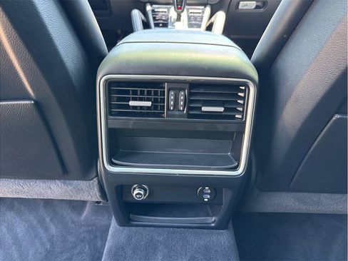 Used 2020 Porsche Cayenne image 44