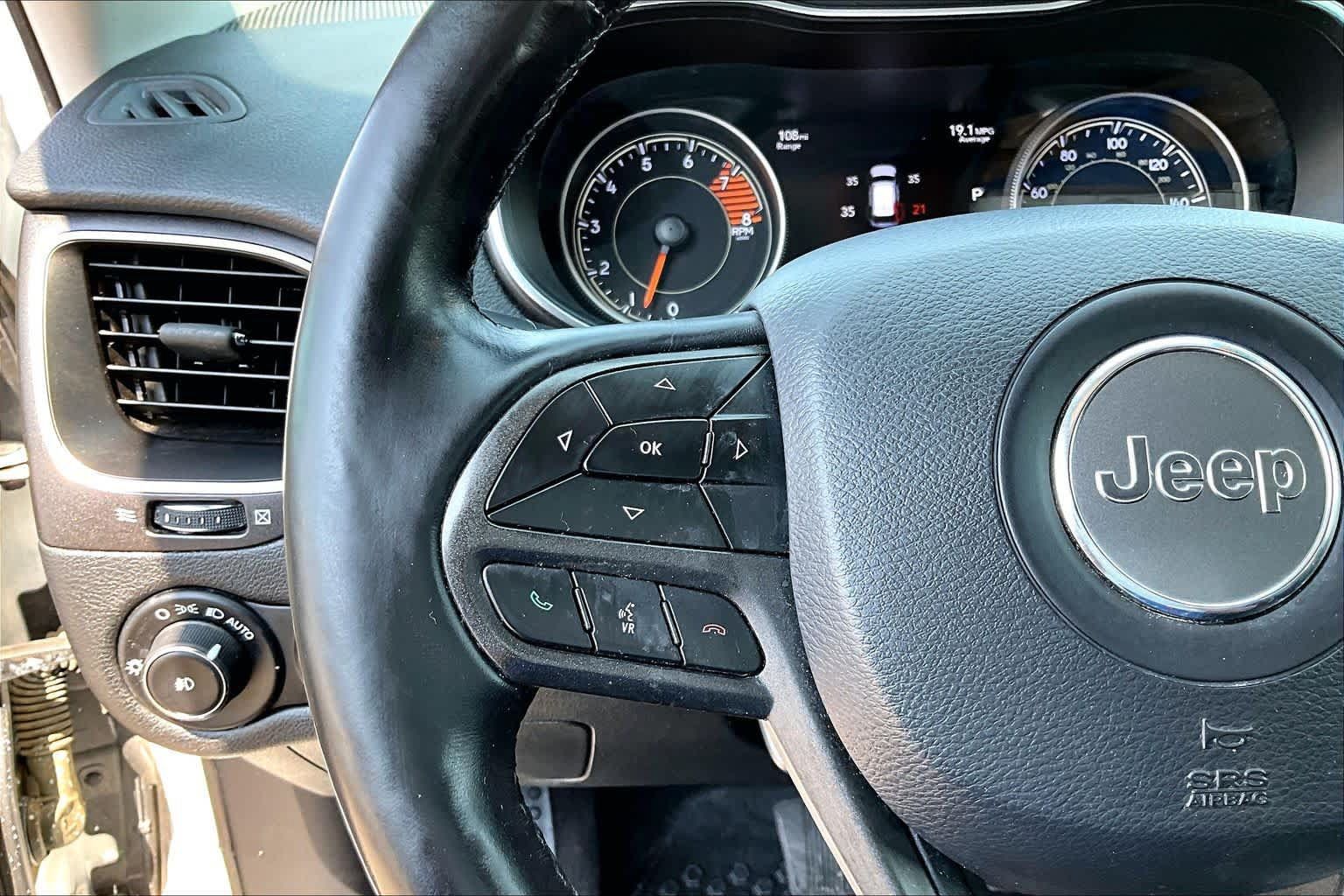 Used 2019 Jeep Cherokee Trailhawk w/ Cold Weather Group AWD/4WD image 24