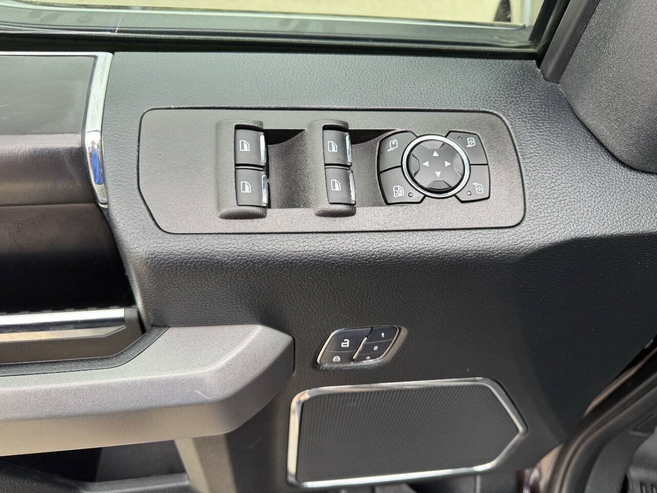 Used 2018 Ford F150 Platinum w/ Equipment Group 701A Luxury AWD/4WD image 17