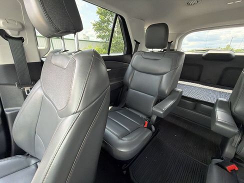 Used 2025 Ford Explorer Active w/ Active Comfort Package AWD/4WD image 14