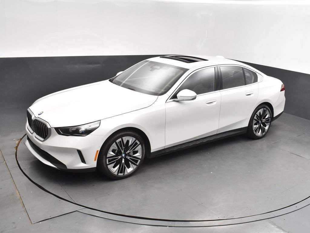 Used 2024 BMW 530i xDrive AWD/4WD image 1