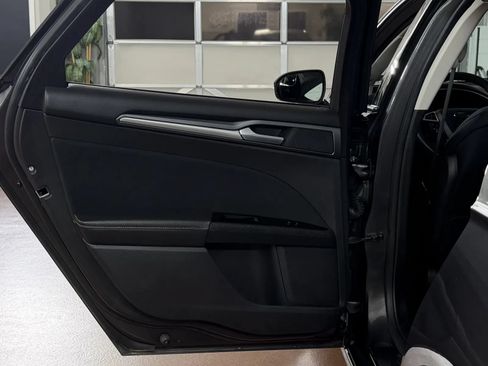 Used 2015 Ford Fusion SE FWD image 26