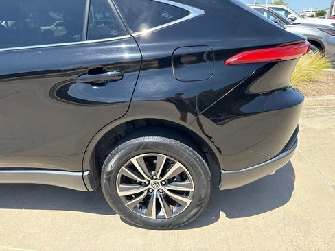 Used 2022 Toyota Venza LE AWD/4WD image 3