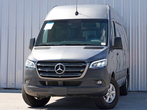 Used 2023 Mercedes-Benz Sprinter 2500 image 3