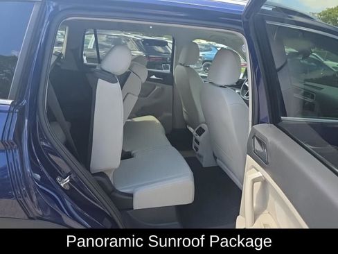 Used 2024 Volkswagen Tiguan SE w/ Panoramic Sunroof Package image 7