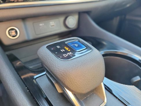 Used 2022 Nissan Rogue SV image 34