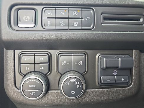 Used 2022 Chevrolet Tahoe Z71 w/ Z71 Off-Road Package image 26