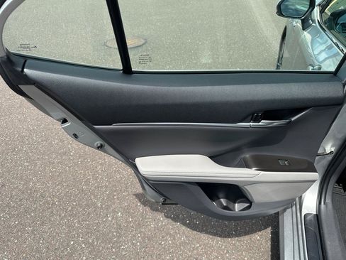 Used 2021 Toyota Camry XLE FWD image 14