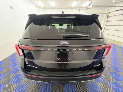 Used 2025 Ford Explorer Active w/ Active Comfort Package image 14