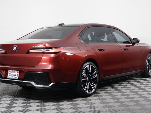 Used 2023 BMW i7 xDrive60 w/ Parking Assistance Package AWD/4WD image 4