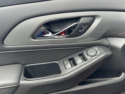 Used 2023 Chevrolet Traverse LT image 18