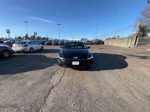 Used 2025 Hyundai Elantra SEL image 16
