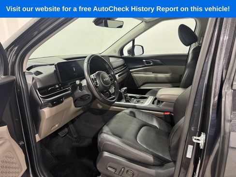 Used 2025 Kia Carnival FWD image 15