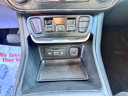 Used 2020 GMC Terrain SLT w/ Preferred Package AWD/4WD image 13