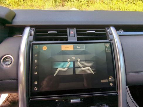 Used 2024 Land Rover Discovery S image 16