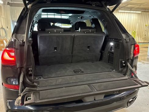 Used 2022 BMW X7 xDrive40i w/ M Sport Package image 12