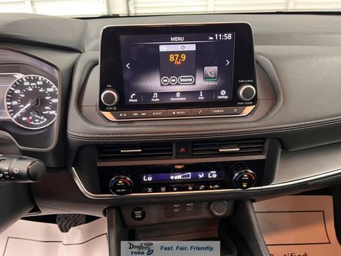 Used 2025 Nissan Rogue SV AWD/4WD image 40