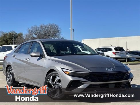 Used 2025 Hyundai Elantra SEL image 1