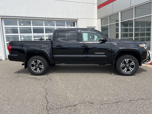 Used 2019 Toyota Tacoma TRD Sport AWD/4WD image 8