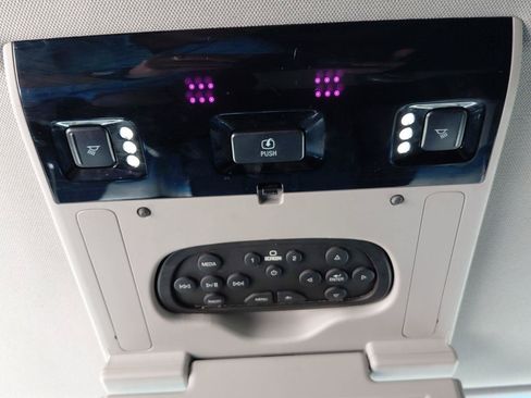 Used 2018 GMC Yukon XL SLT w/ Premium Edition AWD/4WD image 56