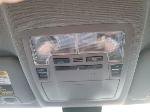 Used 2018 Toyota Highlander XLE image 32