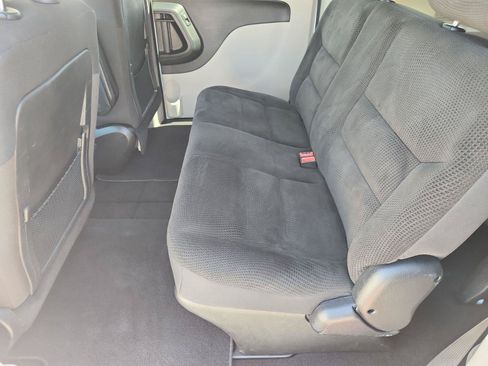 Used 2018 Dodge Grand Caravan SE FWD image 21