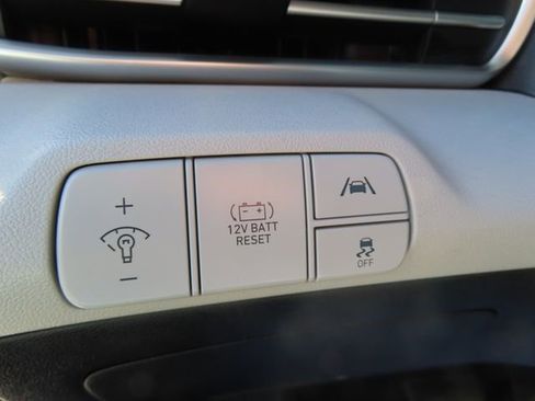 Used 2022 Hyundai Elantra Limited image 35