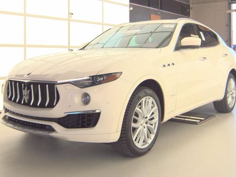 Used 2019 Maserati Levante GranLusso image 1
