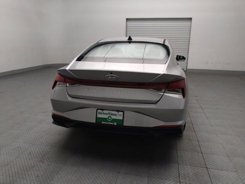 Used 2021 Hyundai Elantra SE FWD image 7