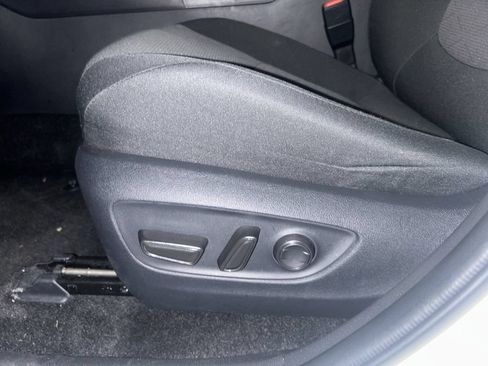 Used 2025 Toyota RAV4 XLE AWD/4WD image 16