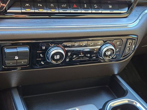 Used 2024 GMC Sierra 1500 SLT image 35