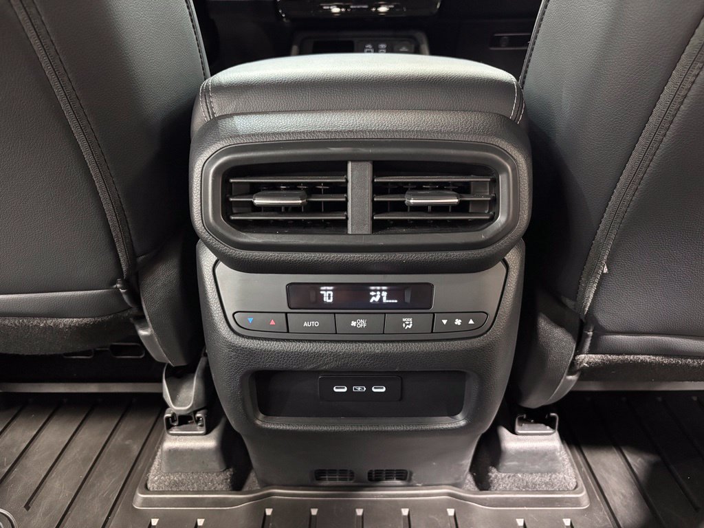 Used 2024 Honda Pilot Touring image 32