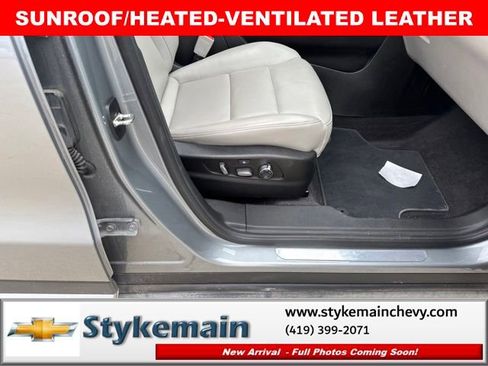 Used 2023 Cadillac XT4 Premium Luxury w/ Enhanced Visibility Package FWD image 12