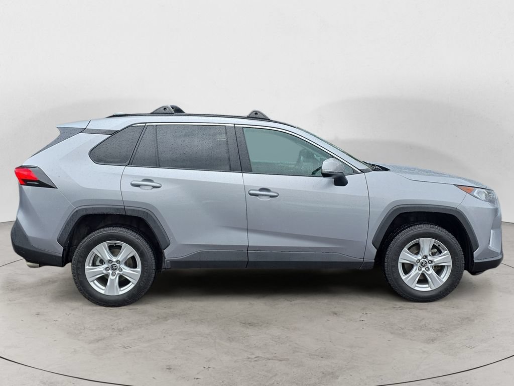 Used 2021 Toyota RAV4 XLE w/ XLE Grade Weather Package AWD/4WD image 4