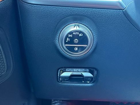 Used 2025 Mercedes-Benz C 300 4MATIC Sedan image 31